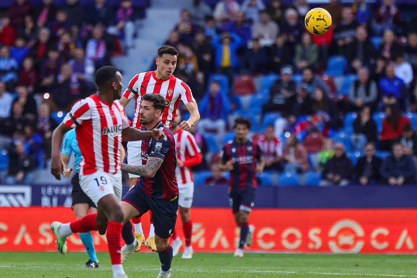 Las imágenes del partido entre el Levante y el Sporting de Gijón | El ...